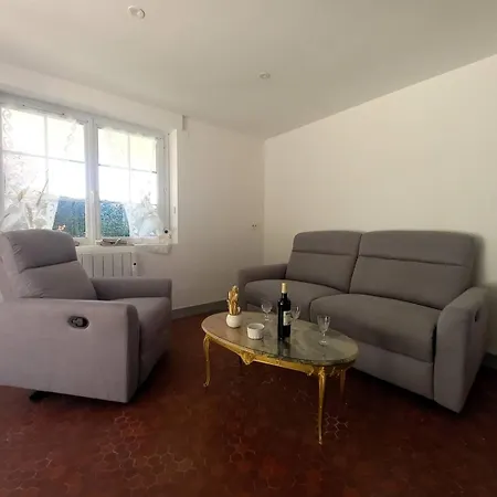 Georges - Acces Direct Sentier De La Corniche Pour Cet Villa *